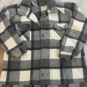 Boohoo Gray & White Plaid Button-Down Shacket Jacket